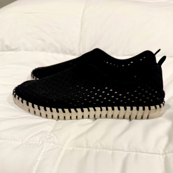 Ilse Jacobsen Tulip Perforated Sneaker (Women)
Size 40 Size 10 - Picture 2 of 7